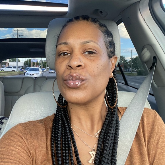 Meet your Posher, Kenyetta - Picture 2 of 2